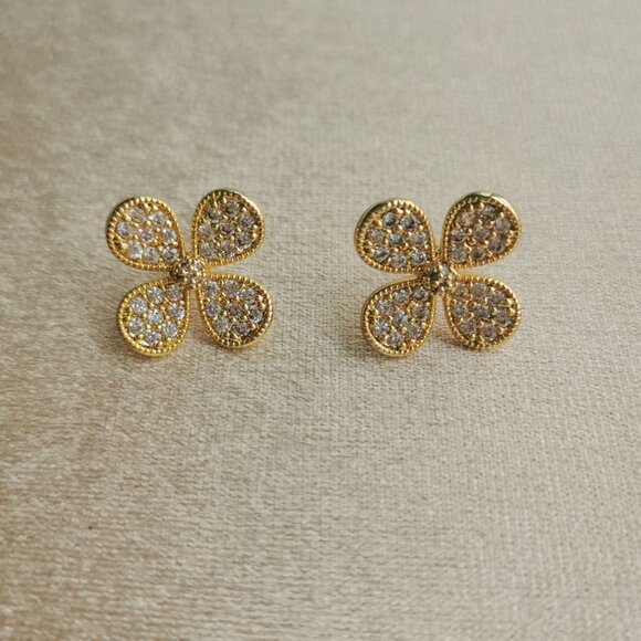 Alicia Bonnie Clover Gold Earrings New - Picture 1 of 4